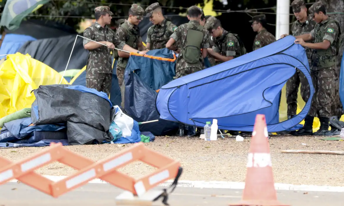 PGR denuncia casal por arrecadar R$ 1 milhão para acampamento golpista - Imagem do artigo original
