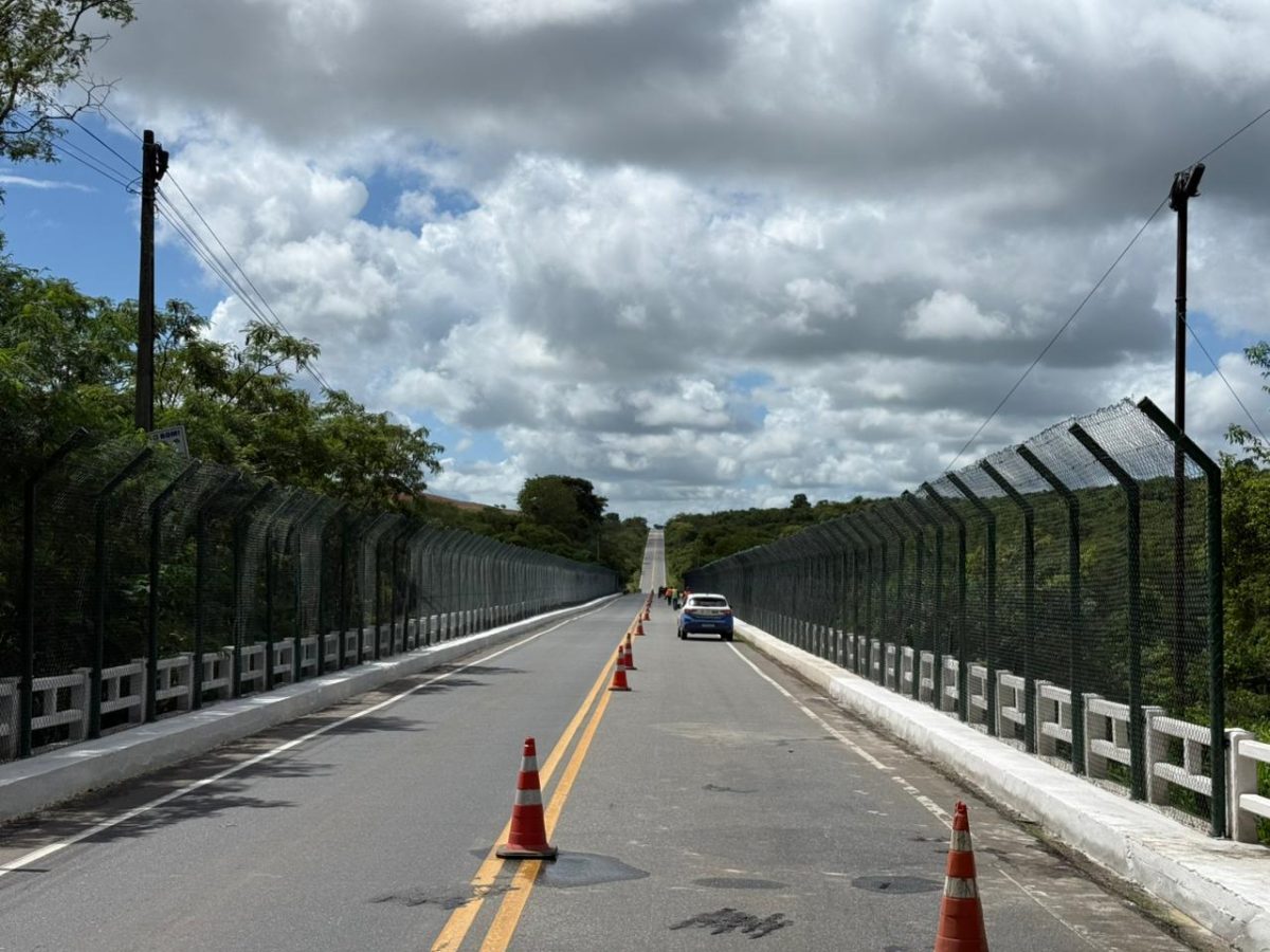 Instalacao de guarda corpos metalicos e concluida em ponte que liga Lagarto e Sao Domingos