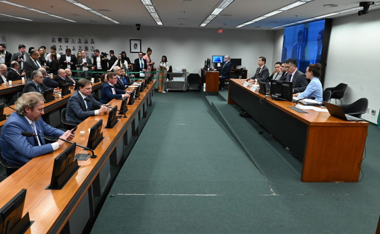 Câmara agenda parecer sobre fim da escala 6×1 para 20/5