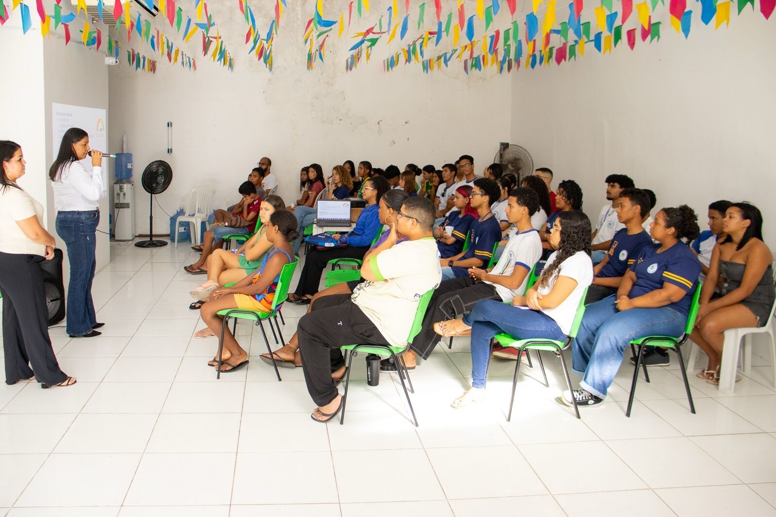 Prefeitura de Barra dos Coqueiros realiza ação em parceria com construtora para promover qualificação e geração de emprego 2 tmp8uq3ftyj