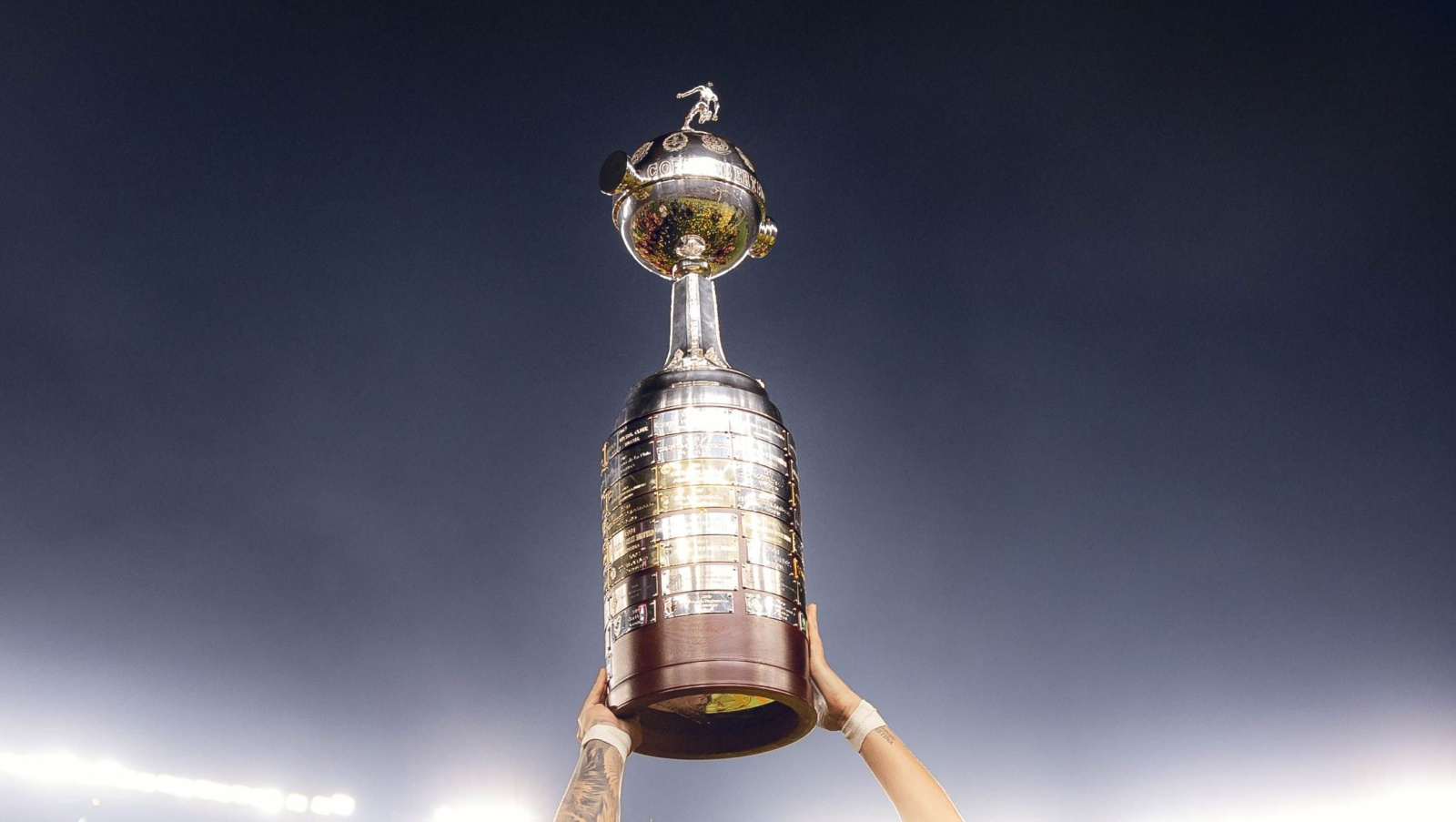 brasileir o volta ap s copa vit ria recebe vasco no barrad o 20260716