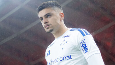 Gabriel Pec passa por cirurgia na perna e inicia recuperação no Cruzeiro