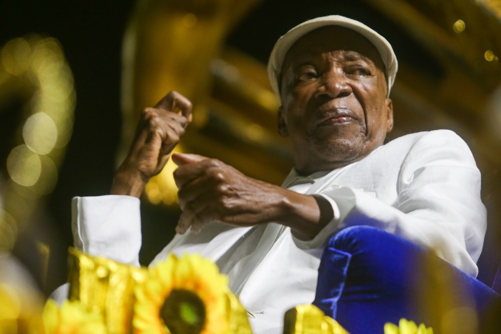 milton nascimento 83 anos enfrenta pneumonia internado equip 20260717