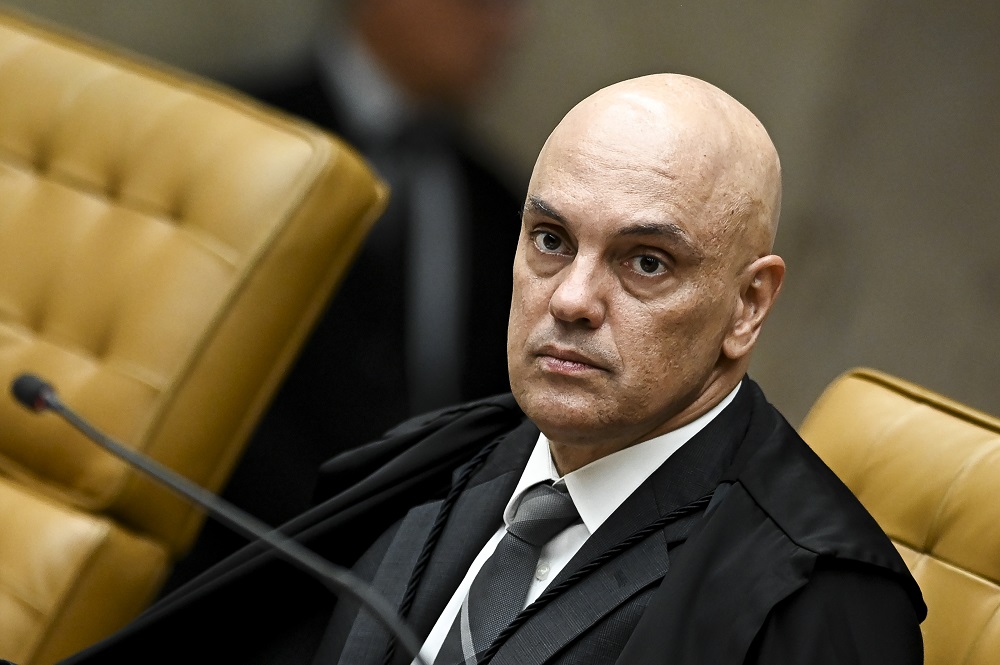 moraes intima fl vio bolsonaro a depor por post cr tico a lu 20260717