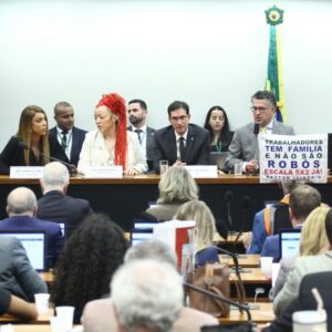 pesquisa 69 dos brasileiros querem fim da jornada 6 1 20260715