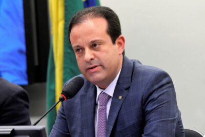 André Moura propõe prisão perpétua para feminicidas em Sergipe