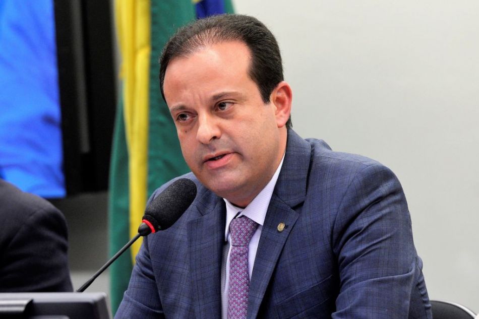 André Moura propõe prisão perpétua para feminicidas em Sergipe