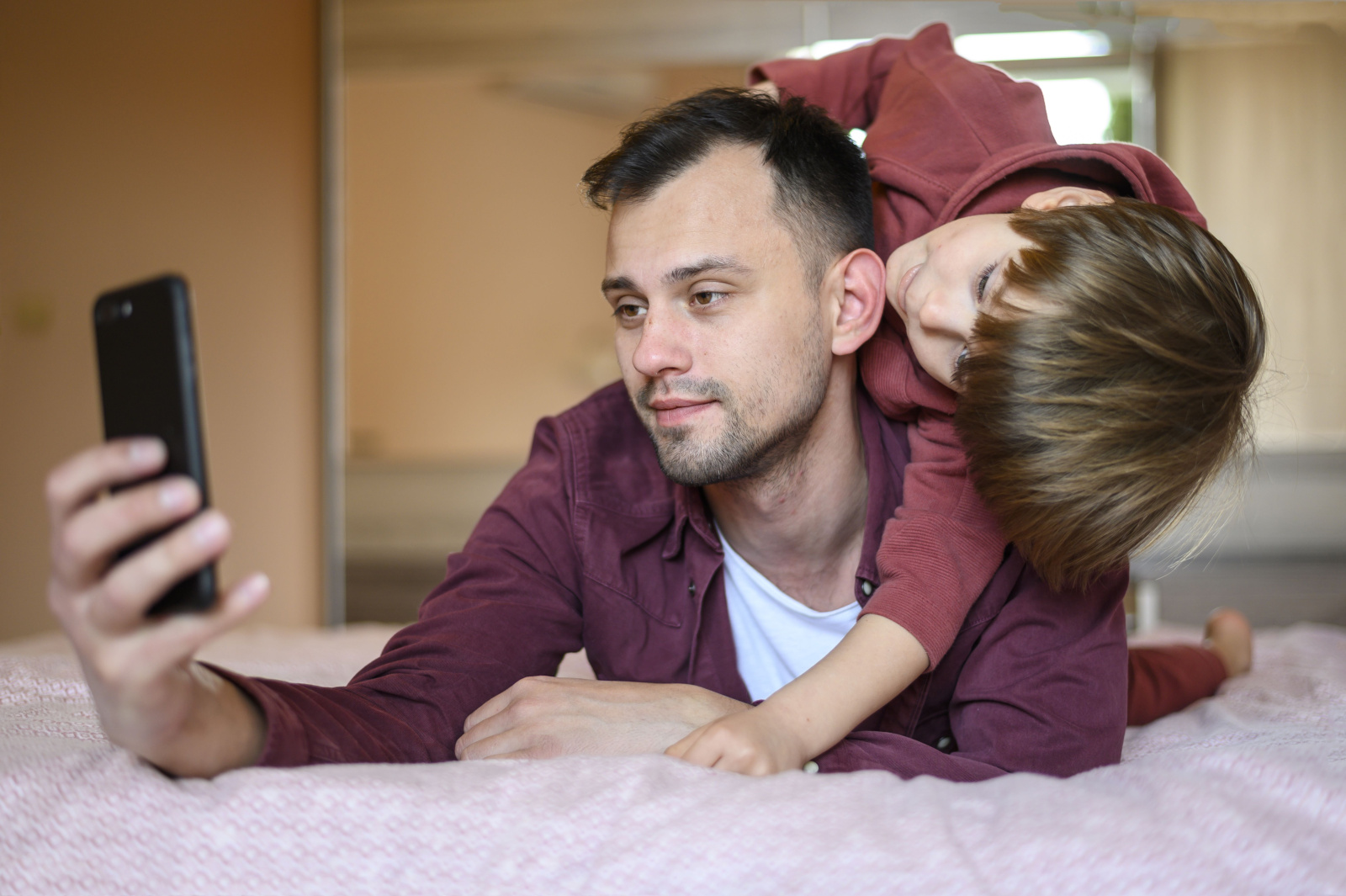 Ausência paterna afeta saúde emocional e exige apoio na vida adulta