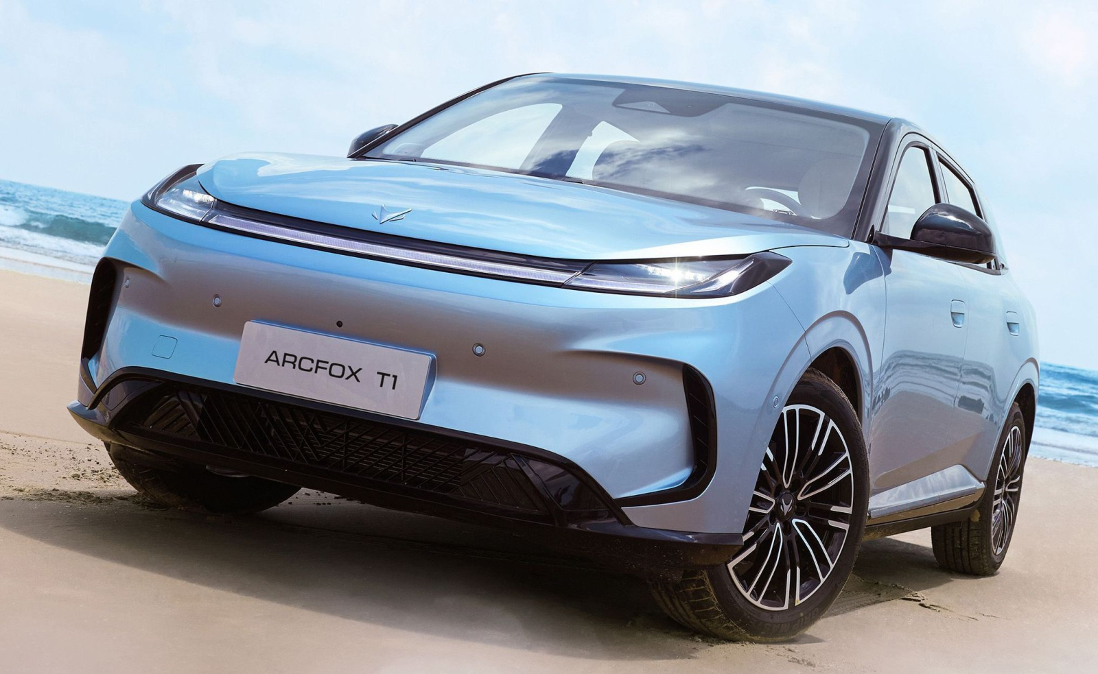 BAIC testa Arcfox T1 e avalia produção nacional para enfrentar BYD