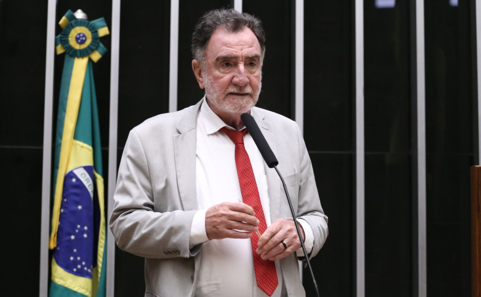 Federação Rede-PSOL derruba apoio a Kalil e volta a Patrus em Minas