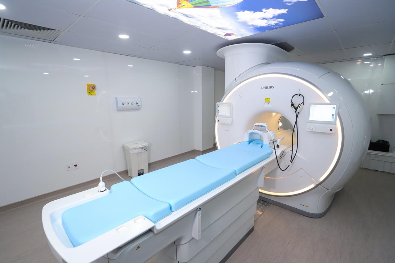 Acesso a especialistas e exames de imagem cresce em Sergipe com Fábio 2 Governador Fábio Mitidieri em unidade de saúde com novos equipamentos de imagem em Sergipe