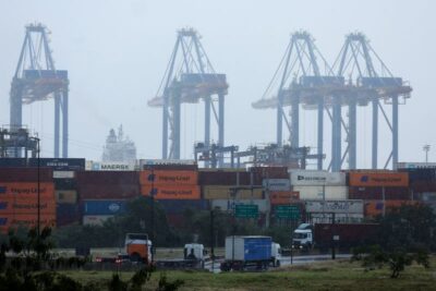 Governo reage a tarifas dos EUA e indústria teme novos prejuízos