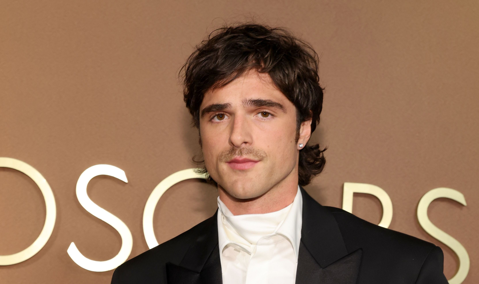 Jacob Elordi negocia filme de Ari Aster ao lado de Scarlett Johansson