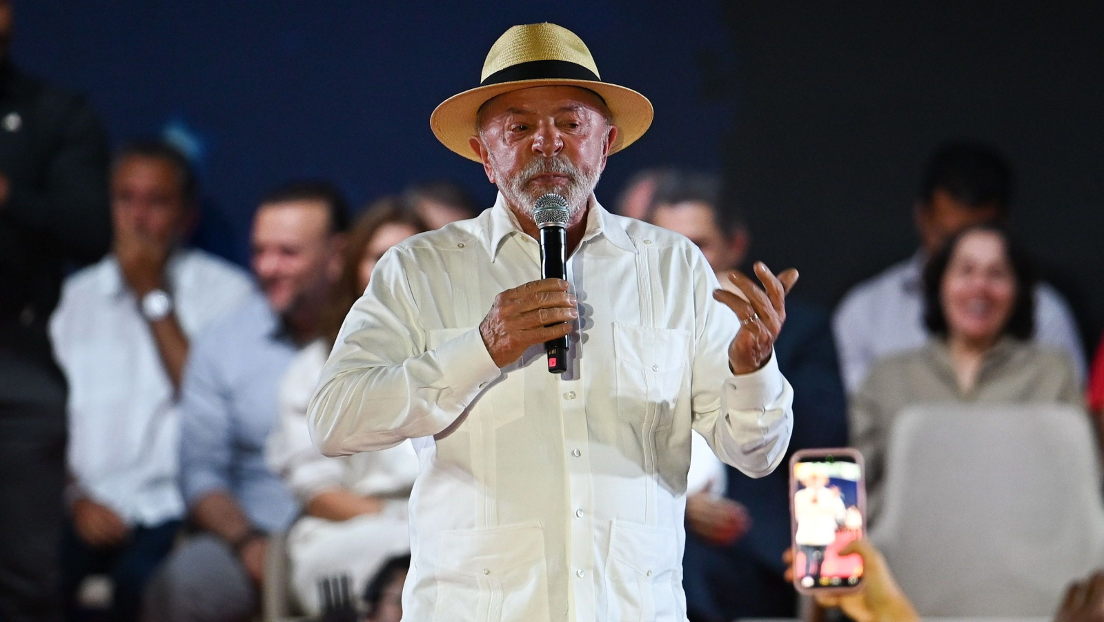 Lula registra candidatura e apresenta plano com 13 eixos para novo mandato