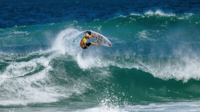 Mesmo lesionado, Ítalo Ferreira toma liderança mundial do surfe