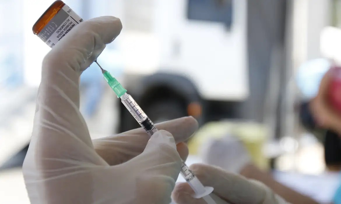 São Paulo leva vacina contra sarampo ao comércio após concentrar casos