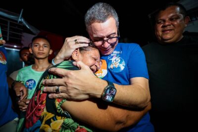 Governador Fábio Mitidieri em minicarreata de campanha em Aracaju