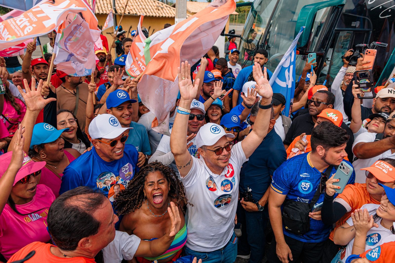 Pesquisa ECM: Fábio tem 42% em Aracaju e Valmir, 22,25% 2 Governador Fábio Mitidieri em campanha em Aracaju