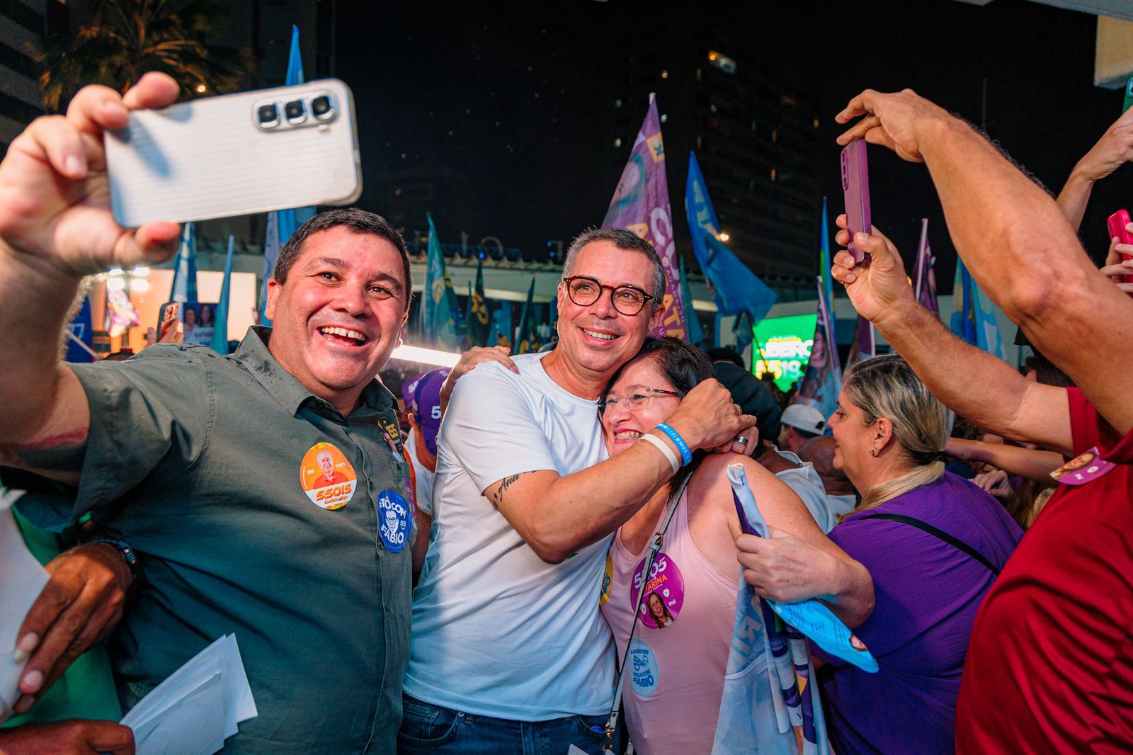 Fábio e Delegada Katarina reafirmam compromisso com a segurança pública 2 Governador Fábio Mitidieri e a deputada federal Delegada Katarina em ato de campanha em Aracaju