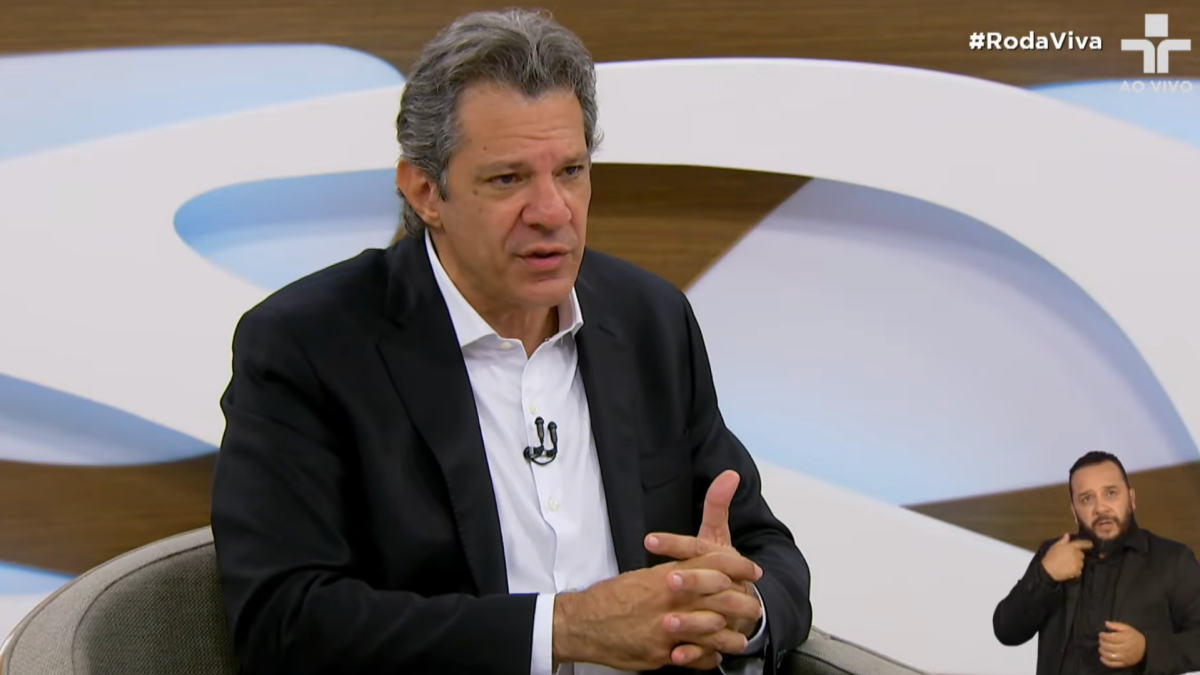 Haddad volta a atacar Flávio Bolsonaro por caso das rachadinhas