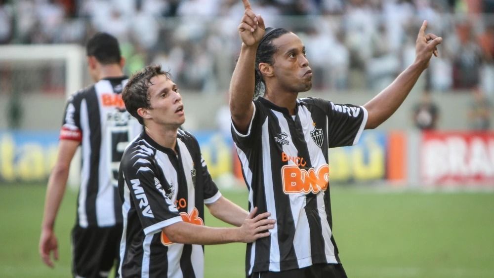 Ronaldinho convoca torcida do Atlético para decisão contra o Cruzeiro
